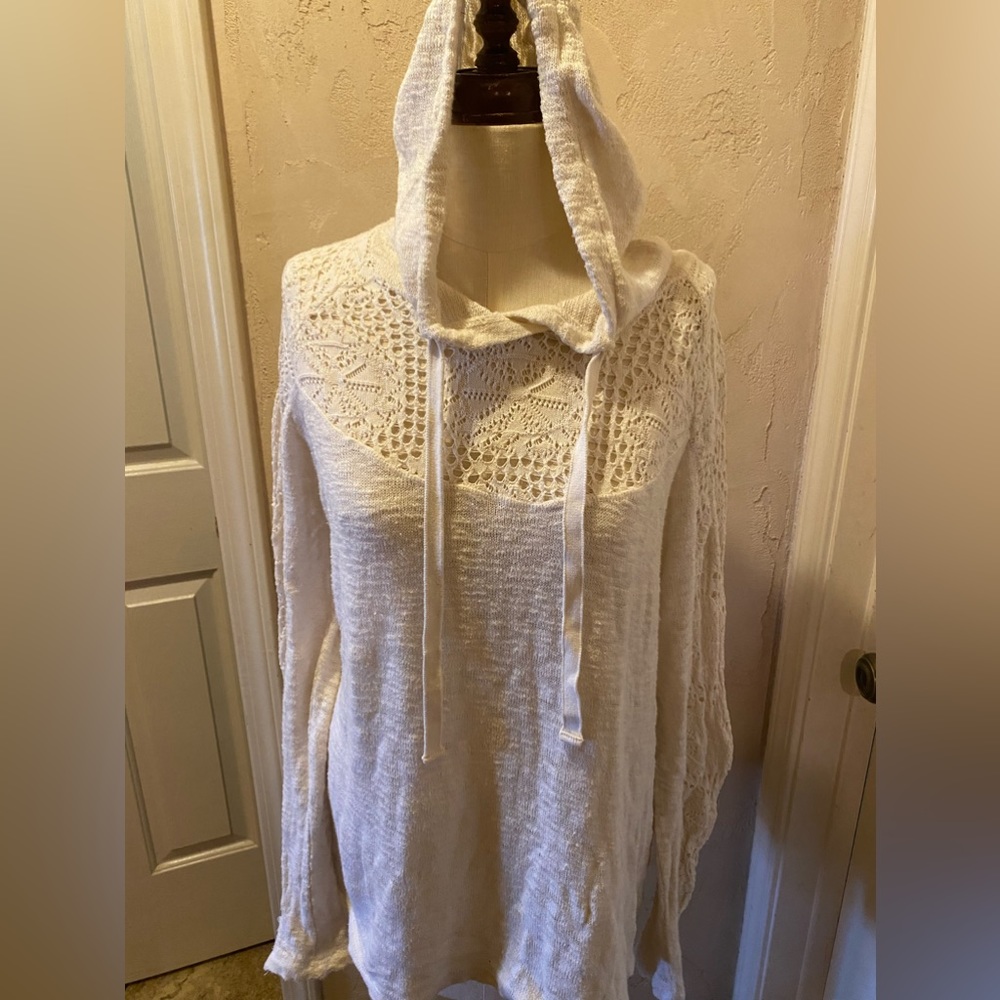 Large detailed pullover seater…